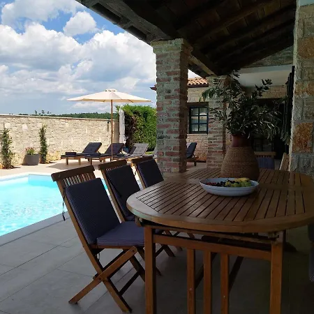 Villa Luxus-steinvilla Maestro Mit Eigenem Pool *